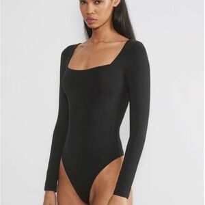 Aritzia Babaton Contour Square
Neck Long Sleeve Bodysuit